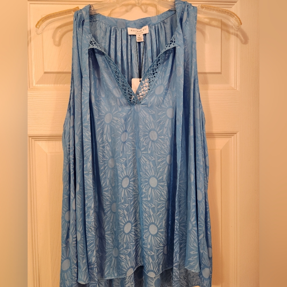 NWT sleeveless tee/tank.  Sz M